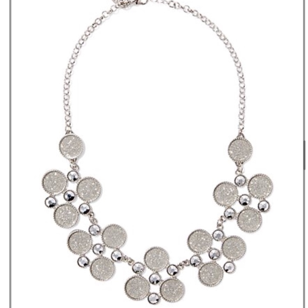 GLITTERING CIRCLE NECKLACE New York and Company
